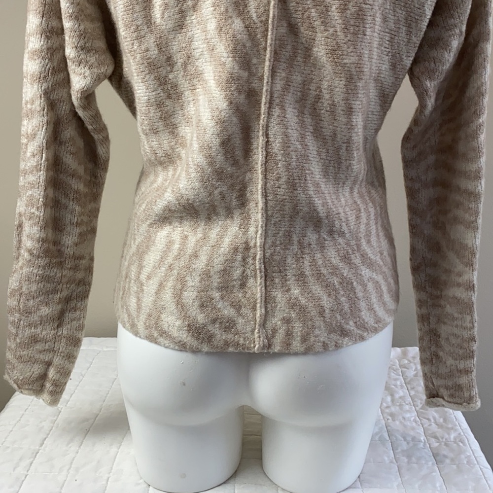 A&F Sweater - Picture 8 of 11